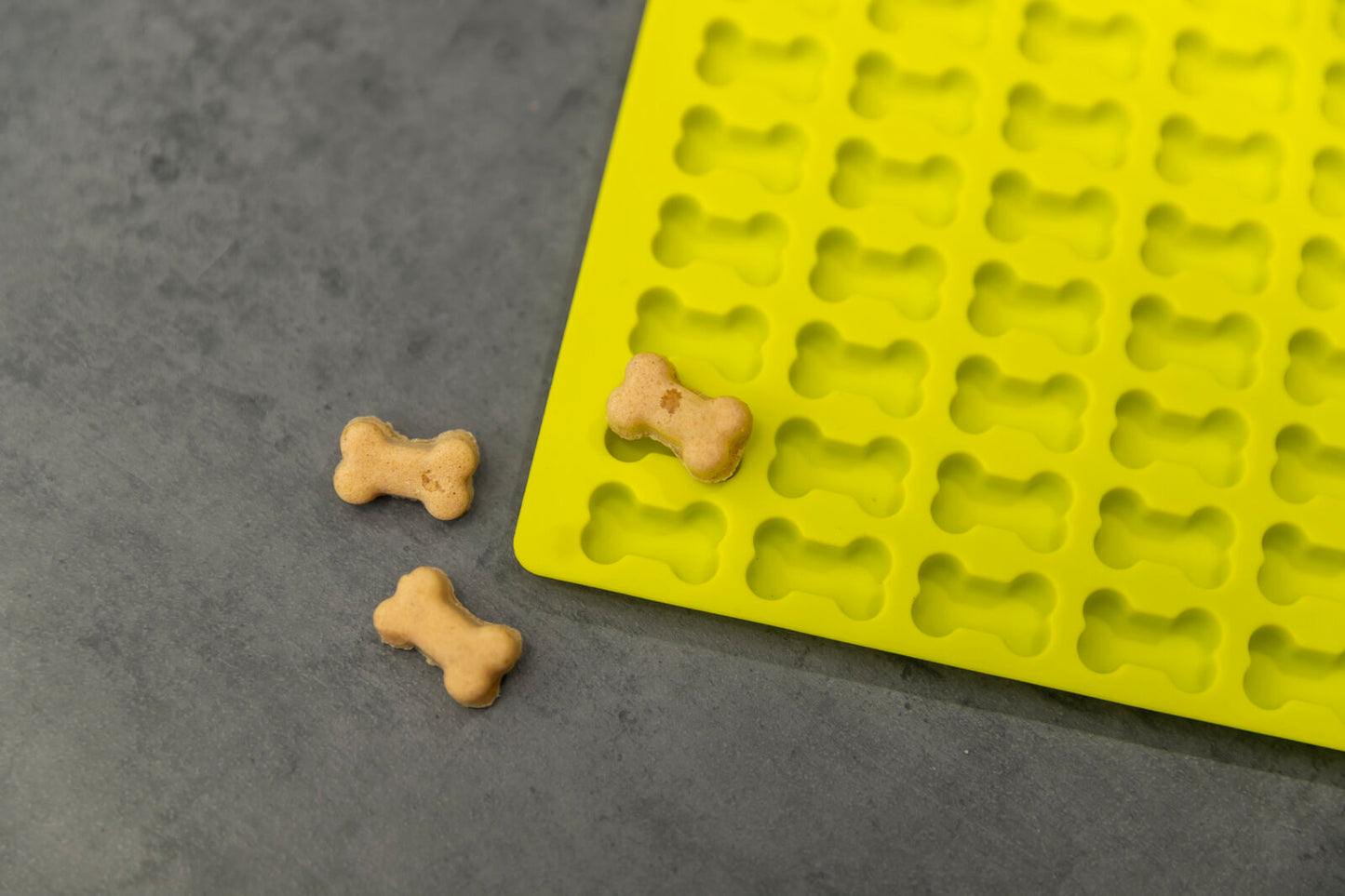 Backmatte mit Knochen