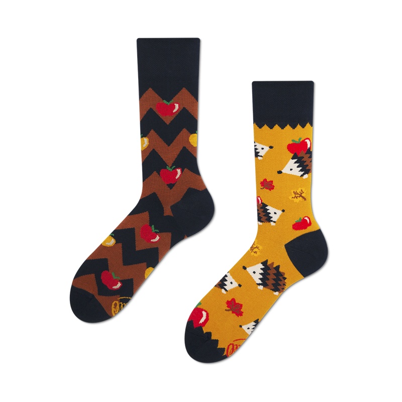 Apple Hedgehog Socken by Many Mornings